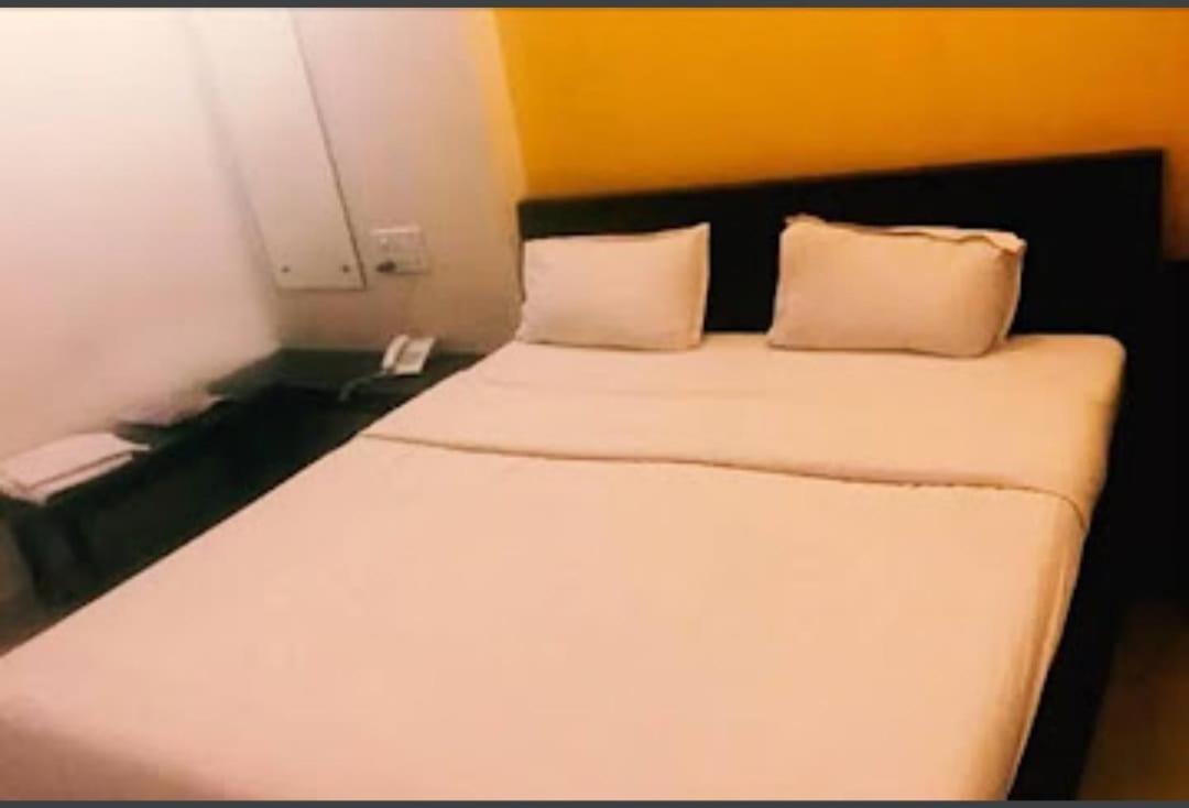 维多酒店 潘达尔普尔 外观 照片